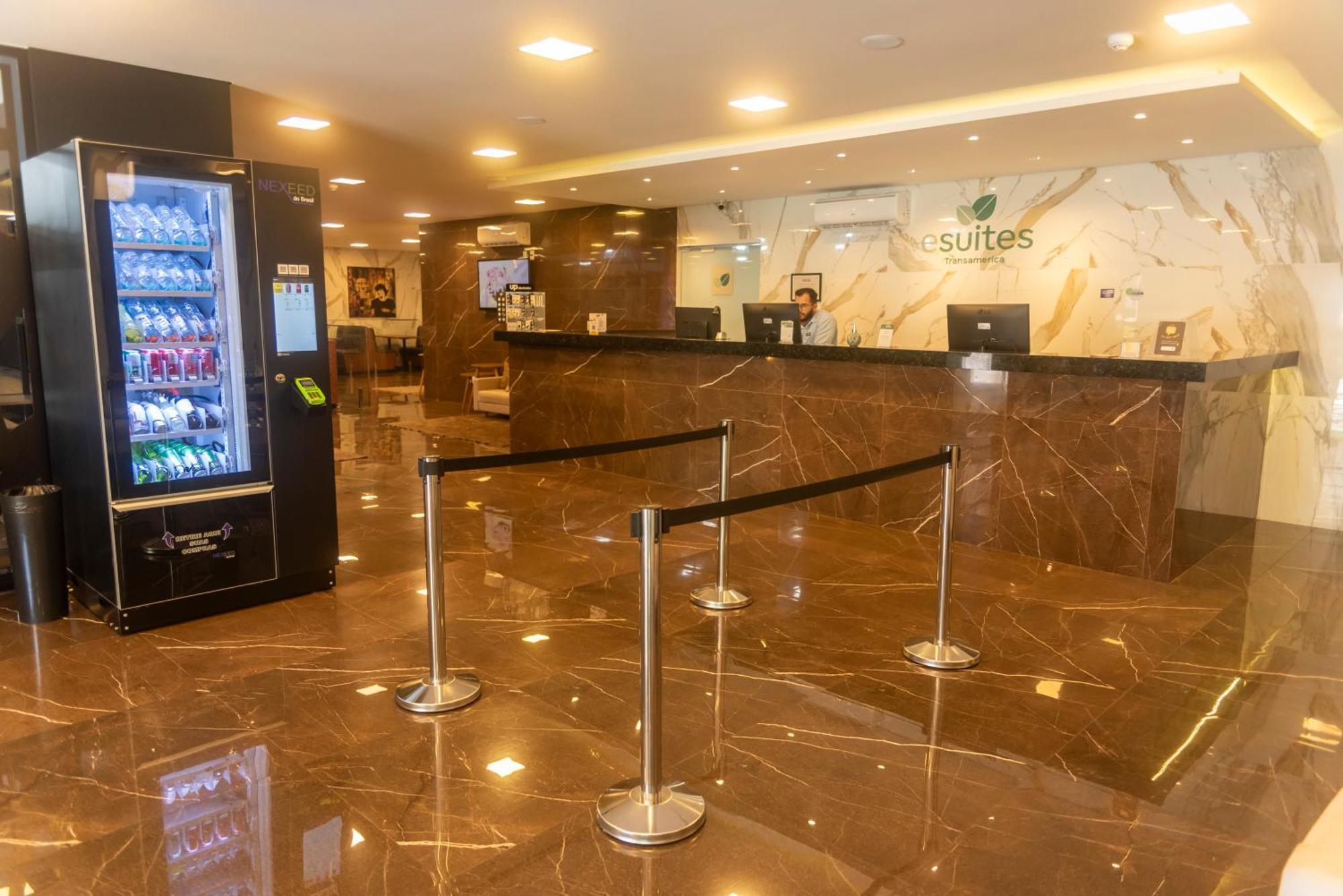 酒店 Esuites