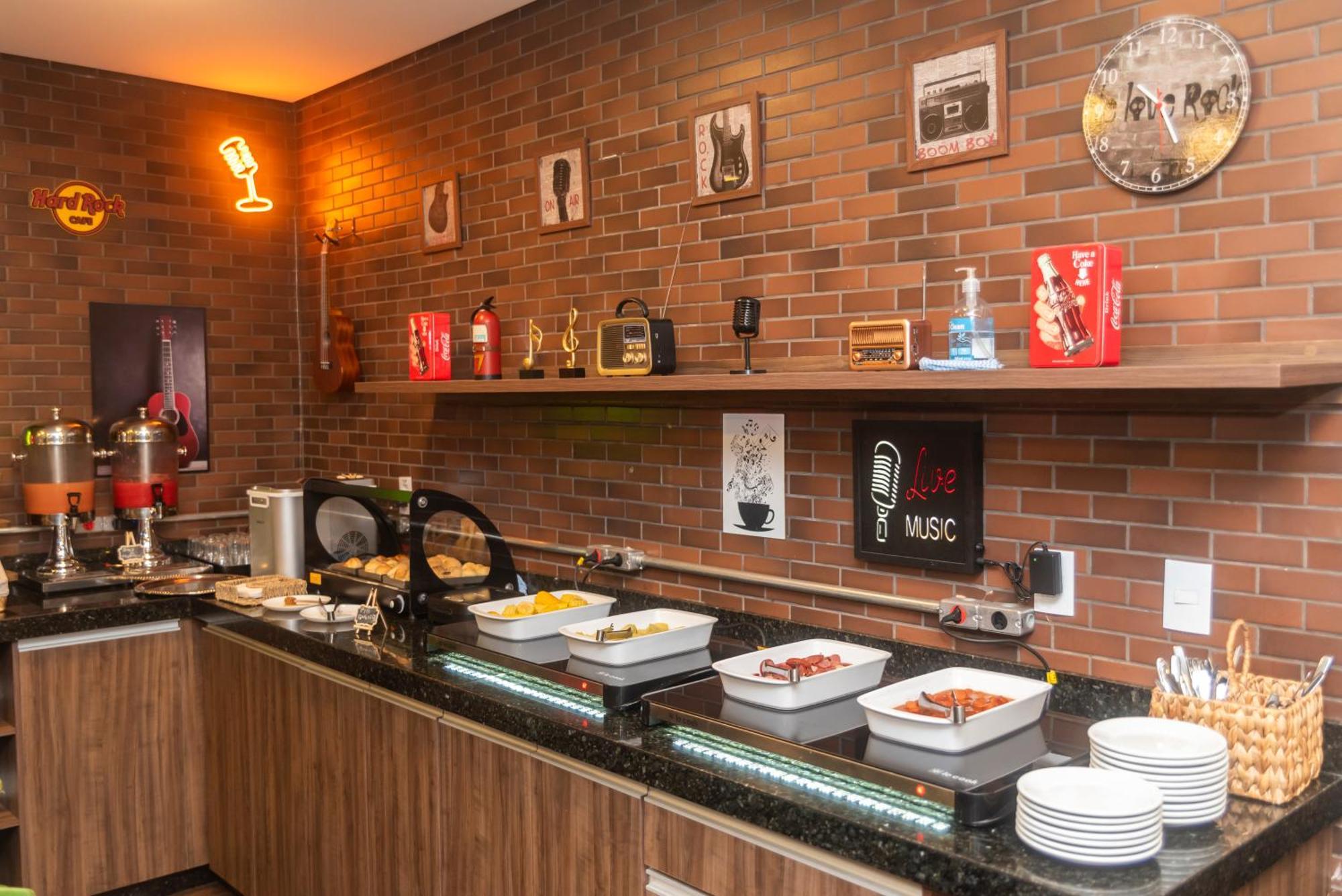 酒店 Esuites